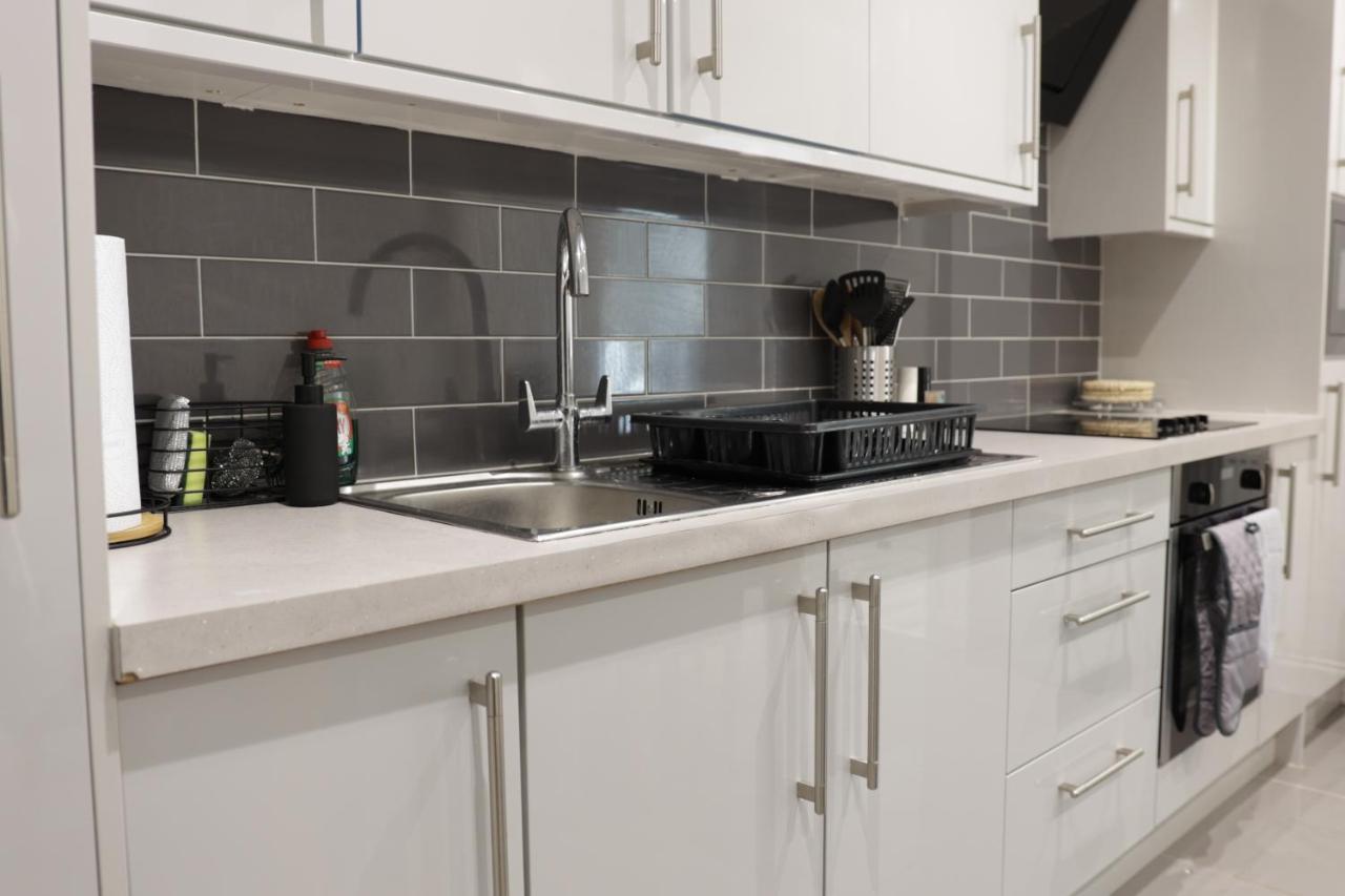 5 Bed Town House Within City Centre And Sleeps Up To 11 With Sky And Netflix Birmingam Exterior foto