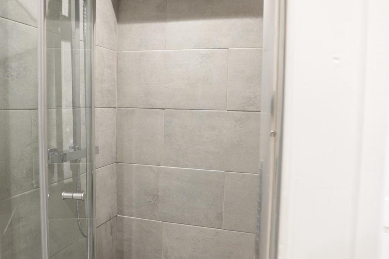 5 Bed Town House Within City Centre And Sleeps Up To 11 With Sky And Netflix Birmingam Exterior foto