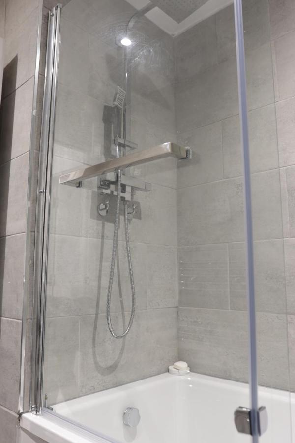5 Bed Town House Within City Centre And Sleeps Up To 11 With Sky And Netflix Birmingam Exterior foto