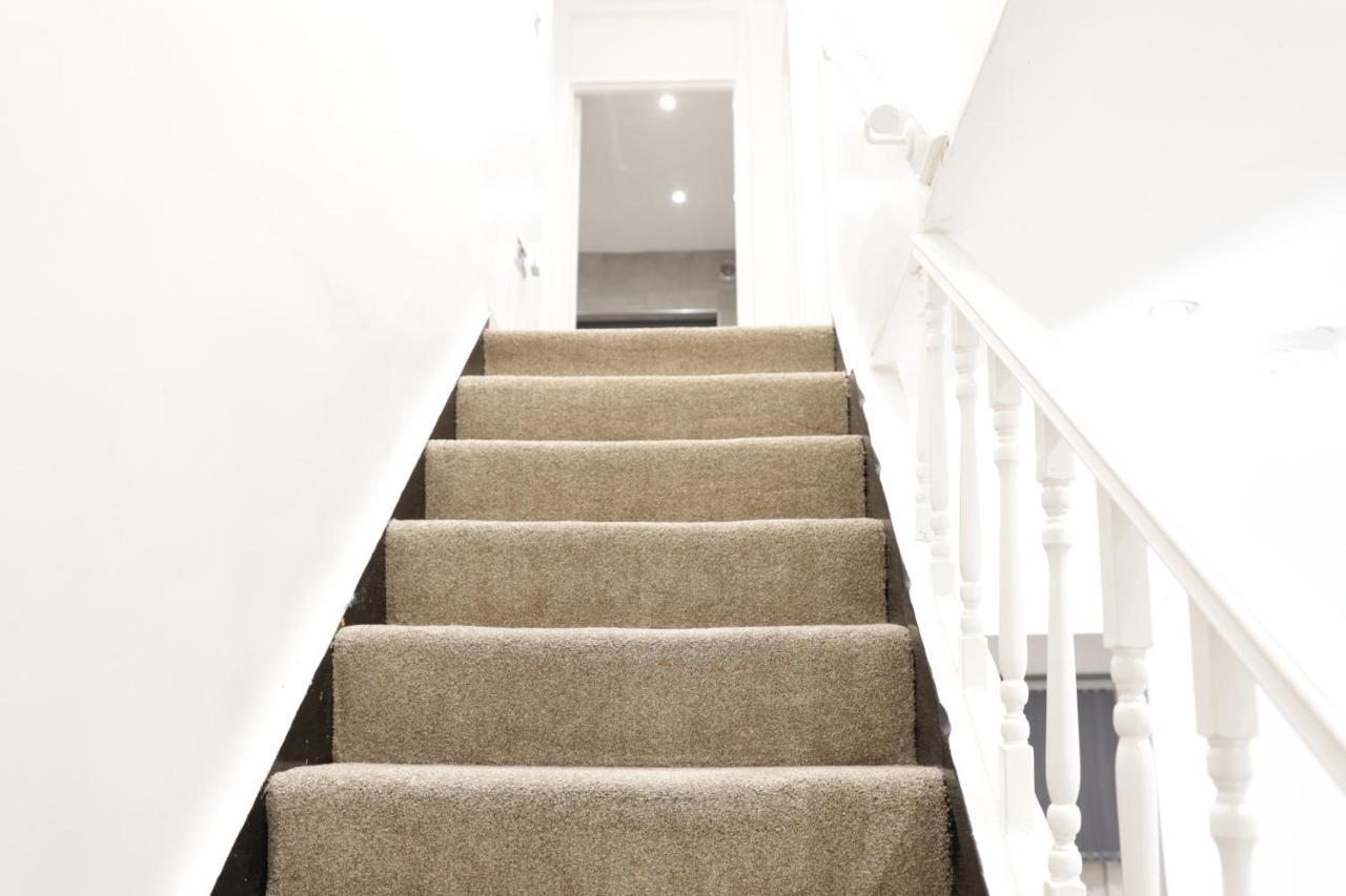 5 Bed Town House Within City Centre And Sleeps Up To 11 With Sky And Netflix Birmingam Exterior foto