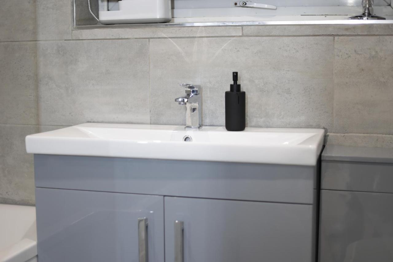 5 Bed Town House Within City Centre And Sleeps Up To 11 With Sky And Netflix Birmingam Exterior foto