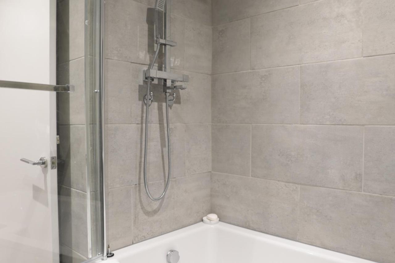 5 Bed Town House Within City Centre And Sleeps Up To 11 With Sky And Netflix Birmingam Exterior foto