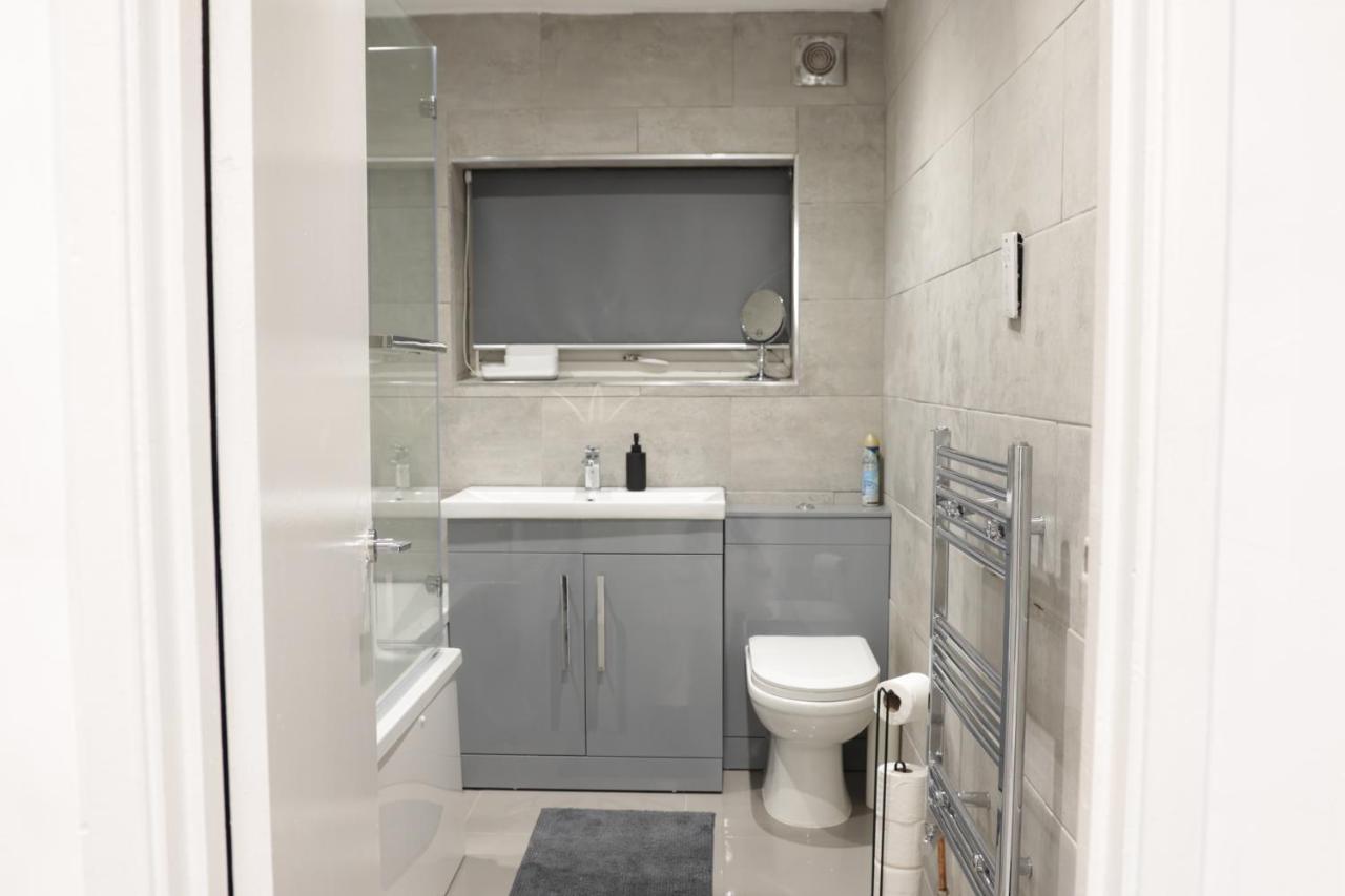 5 Bed Town House Within City Centre And Sleeps Up To 11 With Sky And Netflix Birmingam Exterior foto