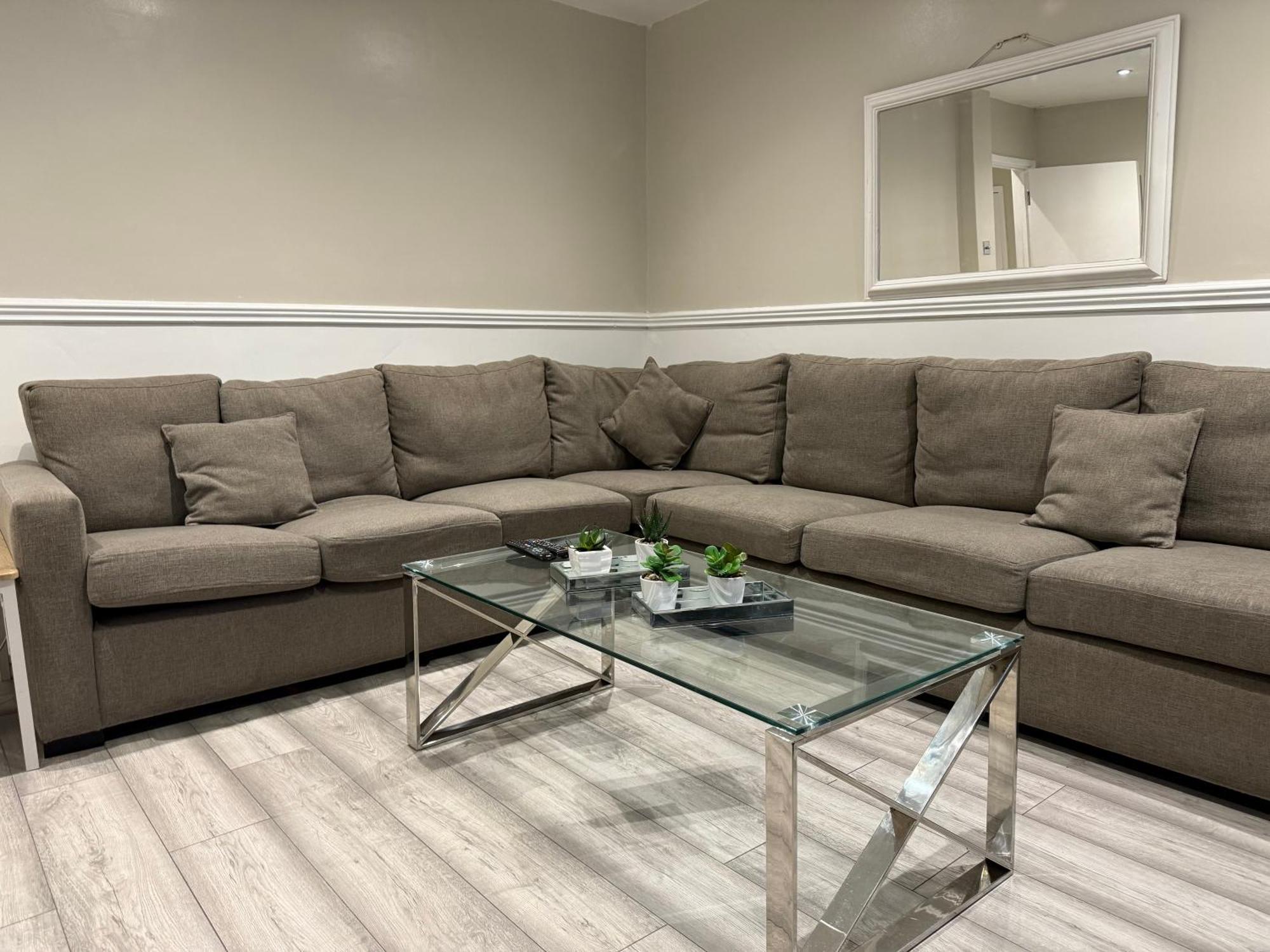 5 Bed Town House Within City Centre And Sleeps Up To 11 With Sky And Netflix Birmingam Exterior foto