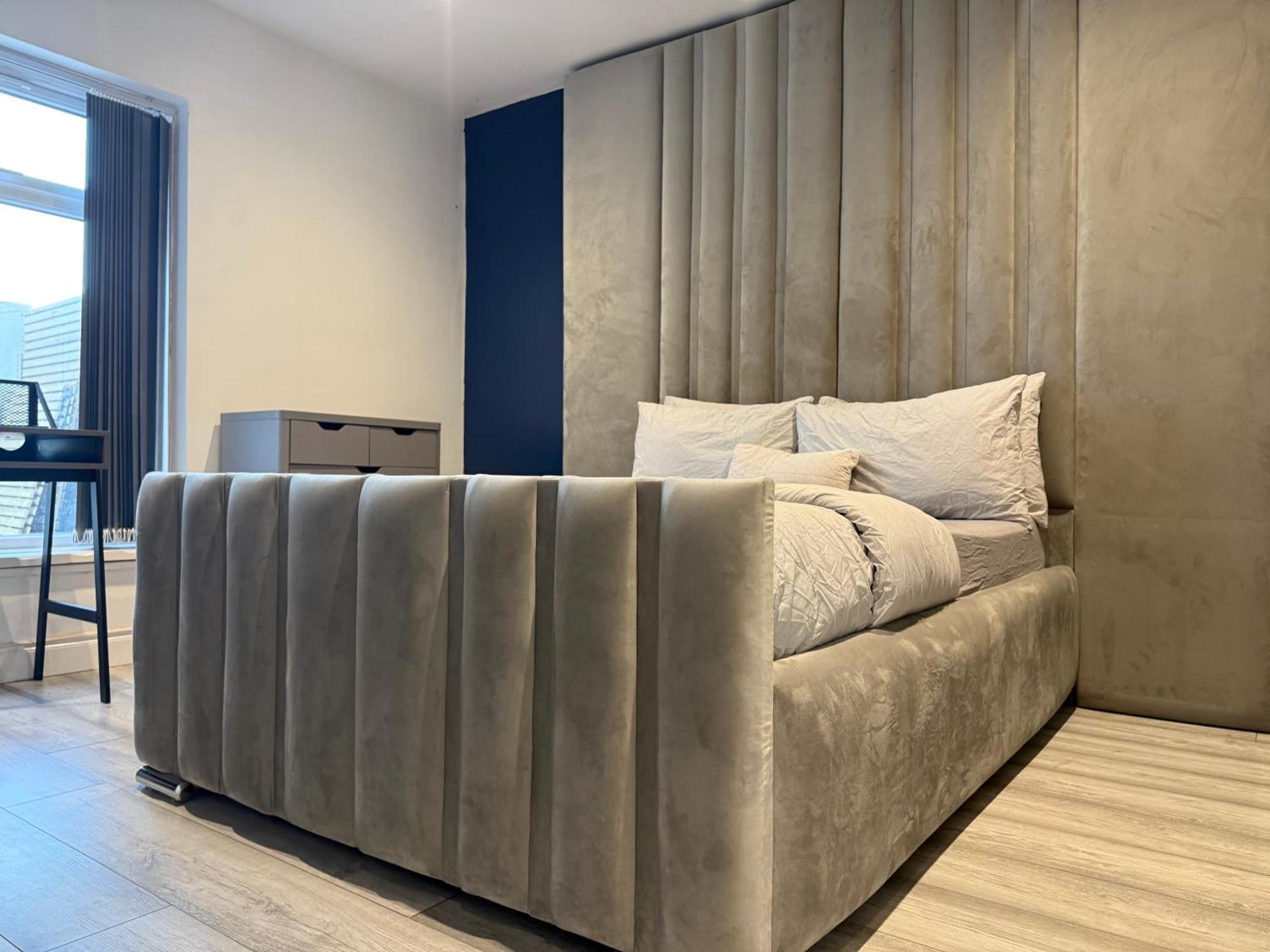 5 Bed Town House Within City Centre And Sleeps Up To 11 With Sky And Netflix Birmingam Exterior foto