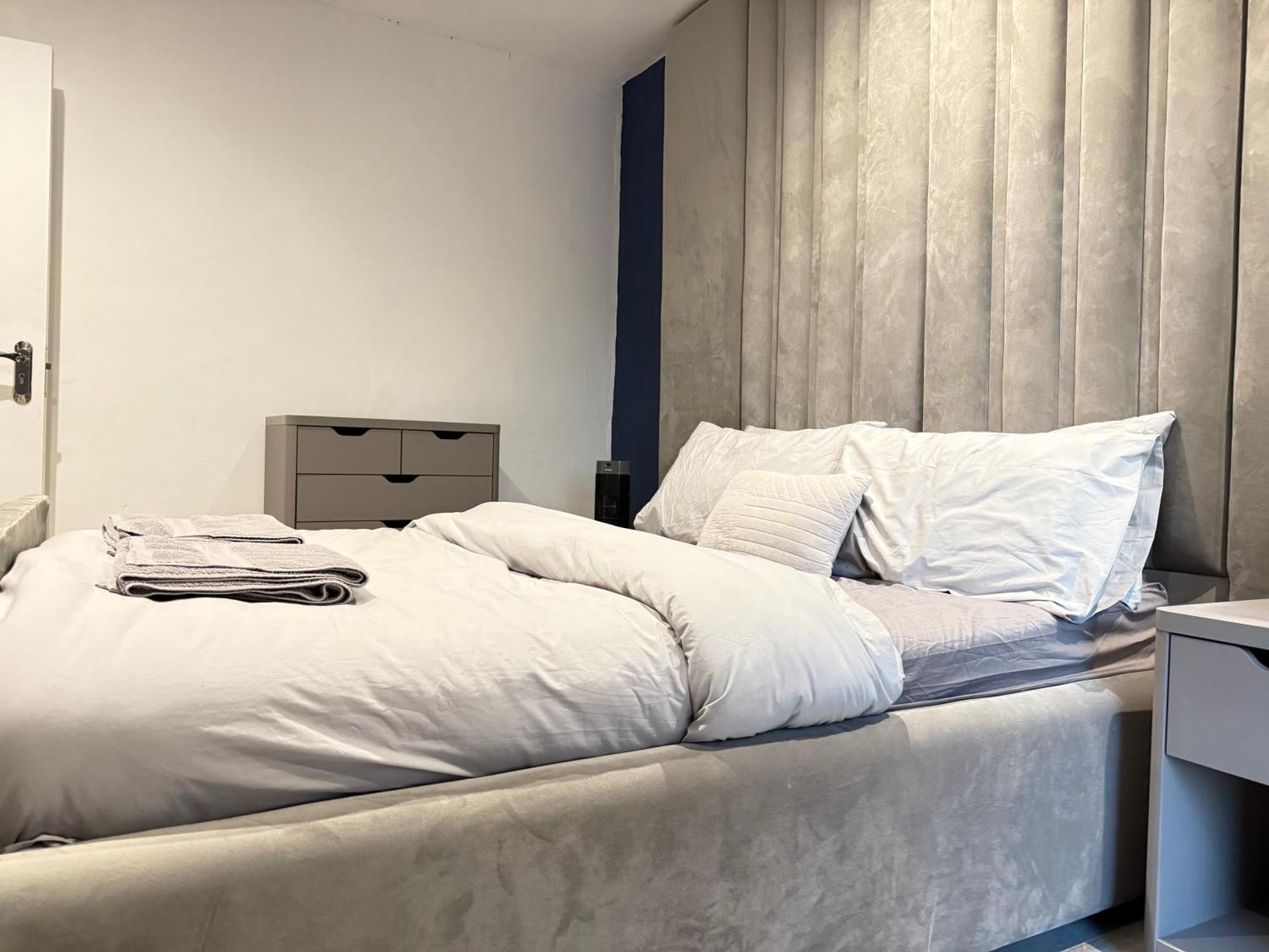 5 Bed Town House Within City Centre And Sleeps Up To 11 With Sky And Netflix Birmingam Exterior foto