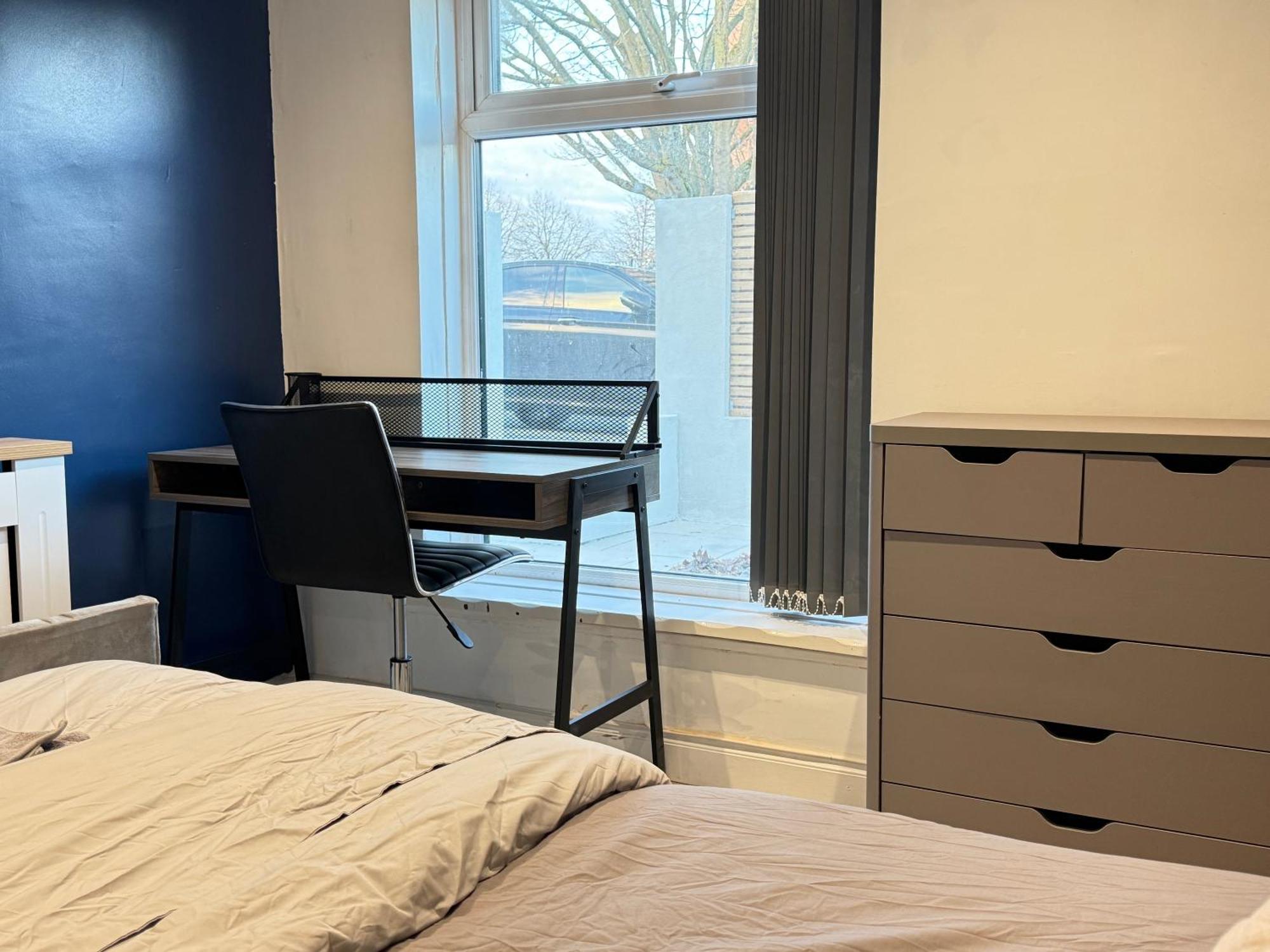5 Bed Town House Within City Centre And Sleeps Up To 11 With Sky And Netflix Birmingam Exterior foto