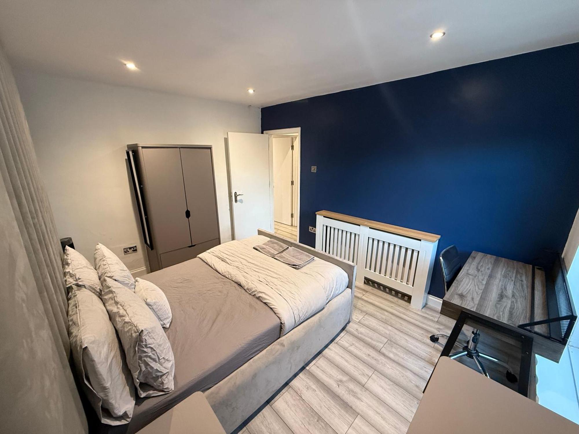 5 Bed Town House Within City Centre And Sleeps Up To 11 With Sky And Netflix Birmingam Exterior foto