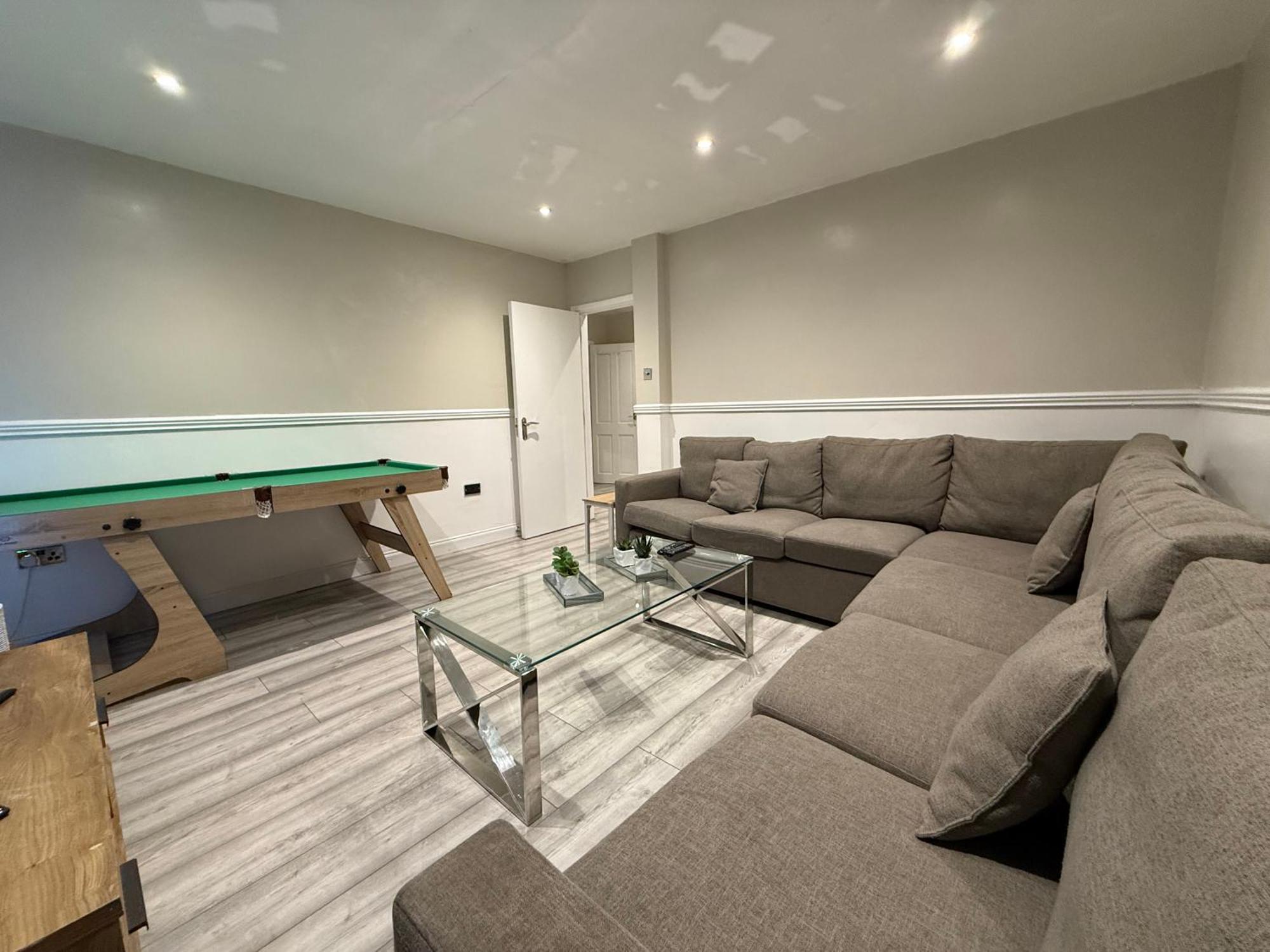 5 Bed Town House Within City Centre And Sleeps Up To 11 With Sky And Netflix Birmingam Exterior foto
